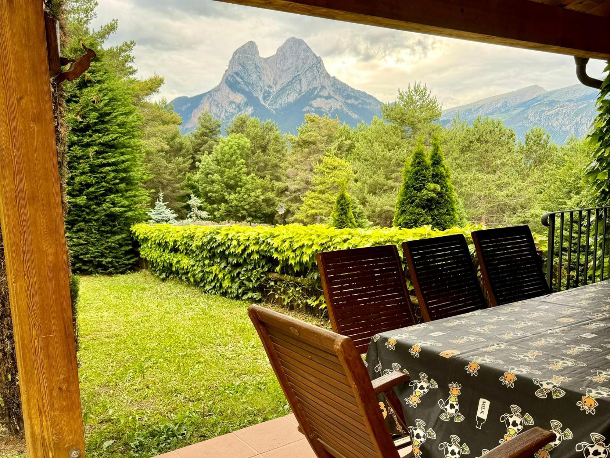 Cal Roig - Pedraforca Villa Saldés Exterior photo